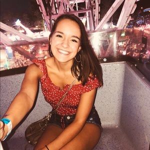 Meet your Posher, Monique